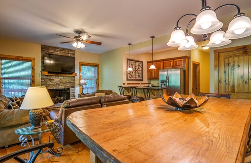 Sapphire House | Knotty & Nice - Great Family Vacation with Amenities!