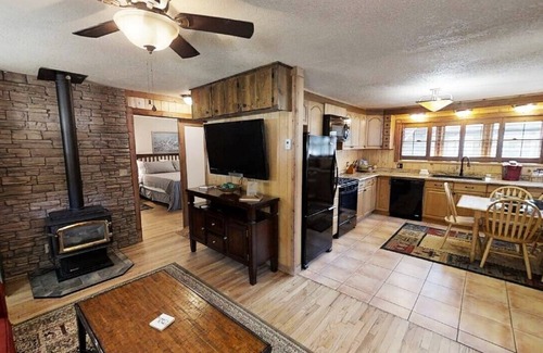 Red River House | Knotty & Nice - In Town - Pet Friendly! - Gas Fireplace - Washer/Dryer - Gas Gri