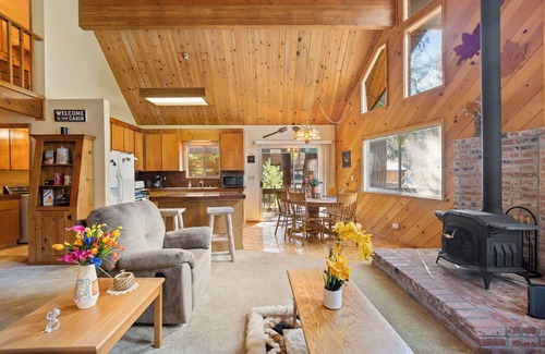 Arnold Ski Chalet | Knotty Pine Chalet - A-Frame, Pets ok, Game Room w/PoolTable, Fooball, Arcade
