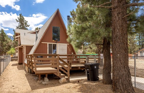 Woodlands Ski Chalet | Knotty Pine Chalet has a huge front deck and fully fenced yard .
