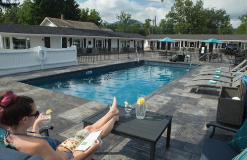 Bennington Hotel | Knotty Pine Motel