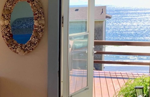 Oceanside House | Knotty Pine Oceanside Cabin-Awesome Ocean View- Amazing Tree Deck!
