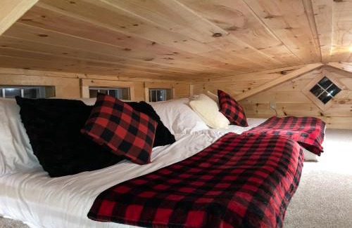 Big Sandy House | Knotty Pines Cabin near Kentucky Lake, TN