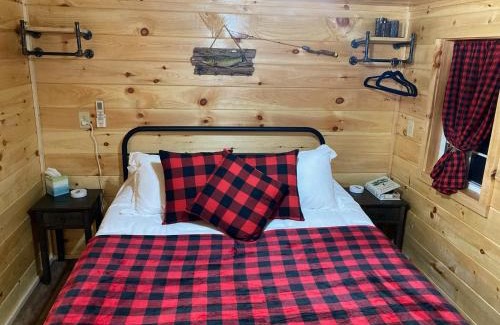 Big Sandy House | Knotty Pines Cabin near Kentucky Lake, TN