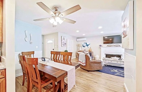 The Plaza House | Knotty Whale: Firepit~Games~PetsOK~Beach & Frwy close
