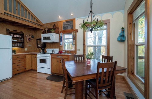 Ore City Cottage | Knox Lakeside Cottage, 1 bedroom plus loft on Lake O' the Pines