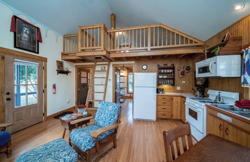 Ore City Cottage | Knox Lakeside Cottage, 1 bedroom plus loft on Lake O' the Pines