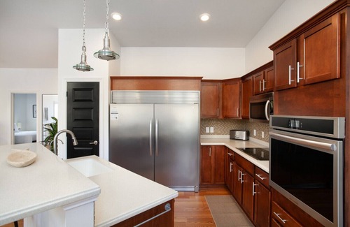 Knoxville House | Knoxville Charm Cottage: 5.2 miles to Market Square