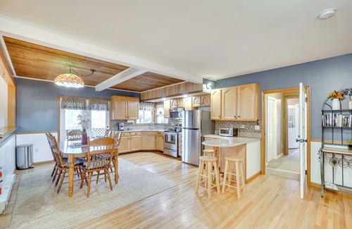 Bakerton House | Knoxville Home: On-Site Hiking & Outdoor Kitchen!