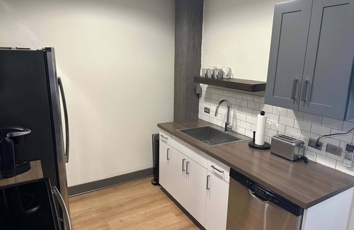 Downtown Knoxville Condo | Knoxville Old City Hideaway - Free Parking