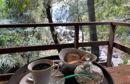 Illukkumbura Cabin | Knuckles Backpackers Hut with waterfall view