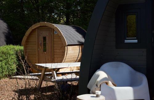 Jubbega Ski Chalet | Knusse Glamping Pod met privé sauna & uitzicht