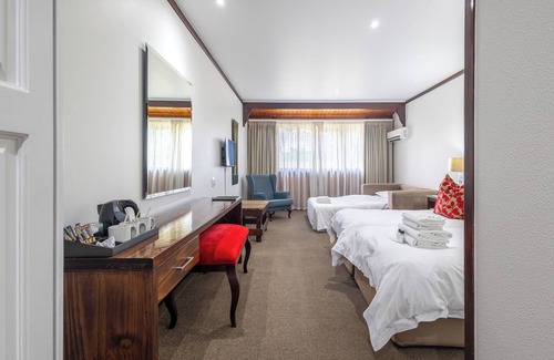 Knysna Central Hotel | Knysna Log-Inn Hotel
