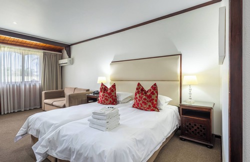 Knysna Central Hotel | Knysna Log-Inn Hotel