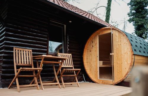 Spodnja Polskava Ski Chalet | Koča ob ribniku