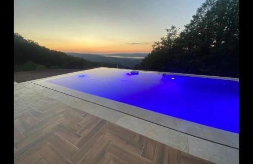 Basiskele Villa | Kocaeli'nde Körfez Manzaralı Doğayla Başbaşa Tatil