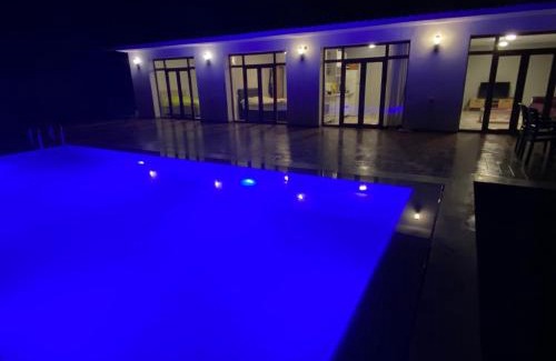 Basiskele Villa | Kocaeli'nde Körfez Manzaralı Doğayla Başbaşa Tatil