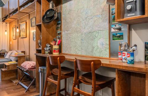 Packwood Apartment | Kodiak Cabin | Hot tub, EV, AC