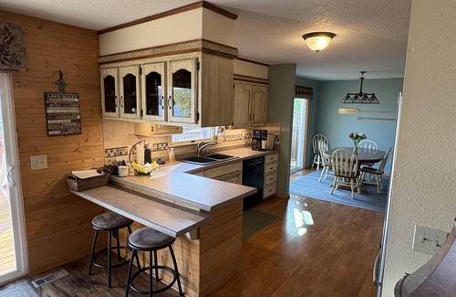 Beaver Shores House | Koester's Retreat- Lakefront; Very Gentle Slope to water; 4-bdm house; 3 Bath