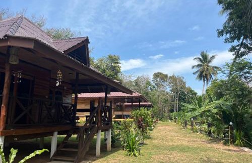 Nuea Khlong House | Koh Jum Hillside Resort