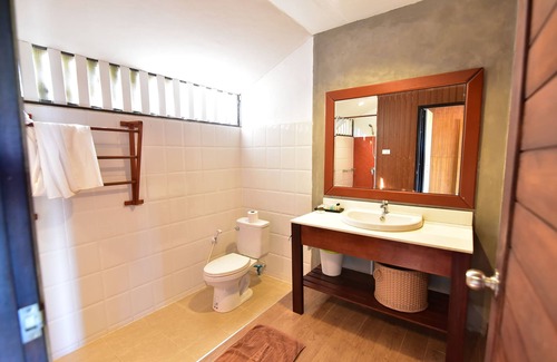 Ko Ngai Hotel | Koh Ngai Thanya Beach Resort