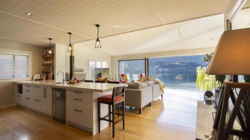 Queenstown Villa | Kohanga Luxury Lakeside Villa by Amazing Accom