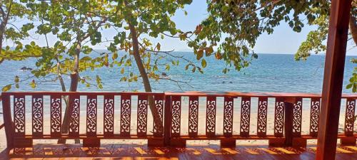 Nuea Khlong House | Kohjum Seafront Resort