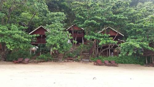 Nuea Khlong House | Kohjum Seafront Resort