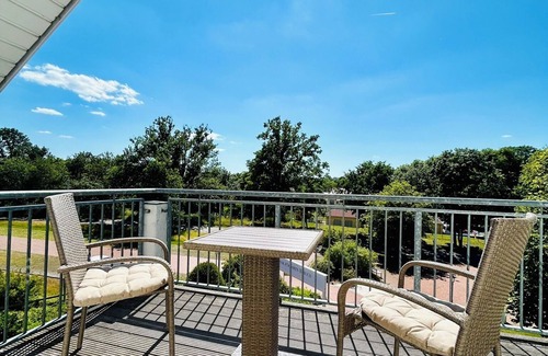 Wilkendorf Apartment | Koi Balkon-appartement Mitten im Grünen