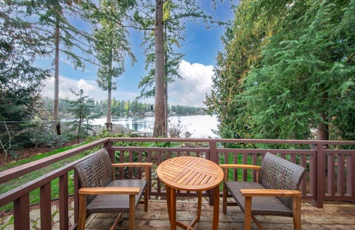 Maple Valley Cabin | Koi Story Cabin - Lakefront, near Bike Trail