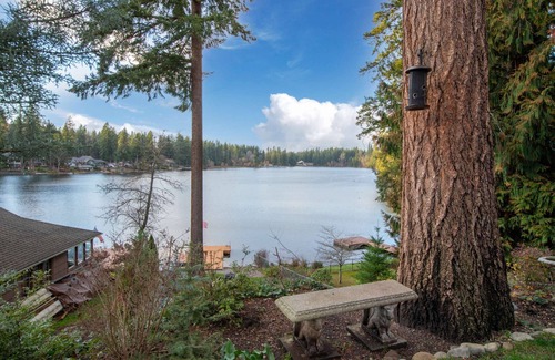 Maple Valley Cabin | Koi Story Cabin - Lakefront, near Bike Trail
