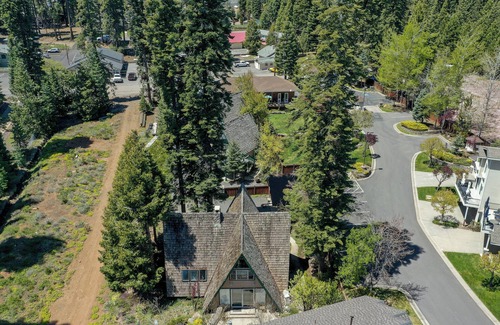 Peninsula Village Ski Chalet | Kokanee Lodge is back! 300 feet from the lake Boat Slip, AC & WIFI