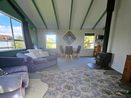 Hokitika House | Kokatahi Accommodation
