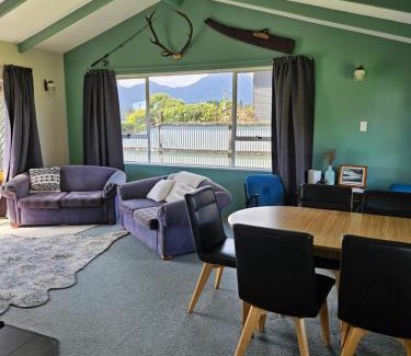 Hokitika House | Kokatahi Accommodation