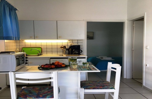 Kokkini Chani Apartment | Kokkini Hani: Lovely apartment with garden, 100 meters from the beach, Kokkini Hani/Heraklion.