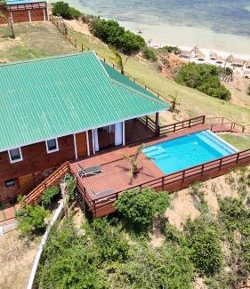 Gueima Villa | KoKo Beach - Wooden Green House