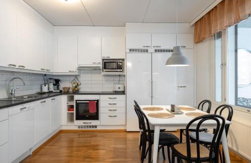 Lahti Apartment | Kokonainen huoneisto 73m2 keskeisellä sijainnilla, ilmainen parkkipaikka