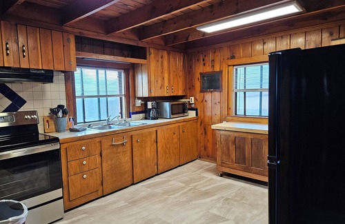 Eagle Nest House | Kokopelli Lodge nestled in the Sangre de Cristo Mtns.Ski/Hike/Fish/Hunt