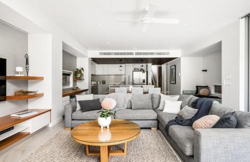 Byron Bay House | Kokos Beach House 2 - Belongil Beach pad with pool