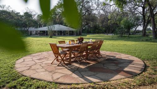 Pont Drift Villa | Kolokolo Safari Home - Mashatu Game Reserve