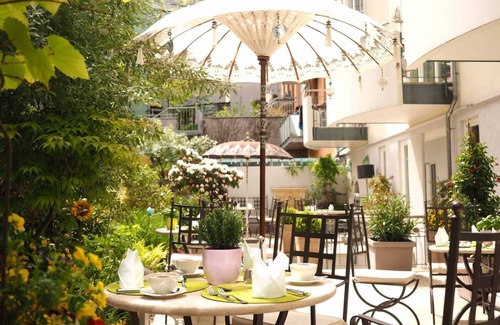 Sudstadt Apartment | Komfort Doppelzimmer mit Balkon oder Dachterrasse und Badezimmer