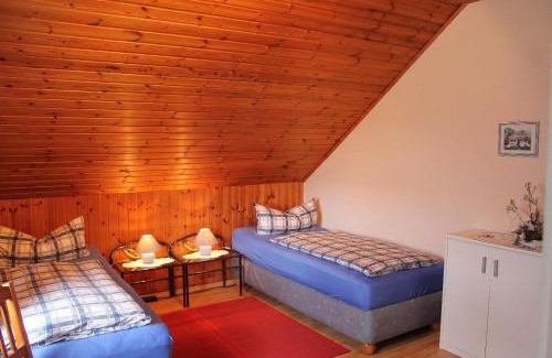 Wankendorf Apartment | Komfort-Ferienwohnung-BURCK-97-qm-3-Schlafzimmer-2-WC