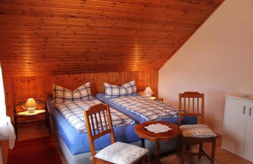 Wankendorf Apartment | Komfort-Ferienwohnung-BURCK-97-qm-3-Schlafzimmer-2-WC