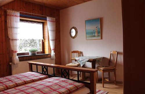 Wankendorf Apartment | Komfort-Ferienwohnung-BURCK-97-qm-3-Schlafzimmer-2-WC