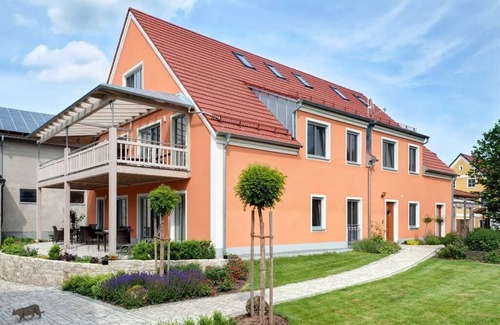Burglengenfeld Apartment | Komfortable Ferienwohnung mit Terrasse und Abendsonne