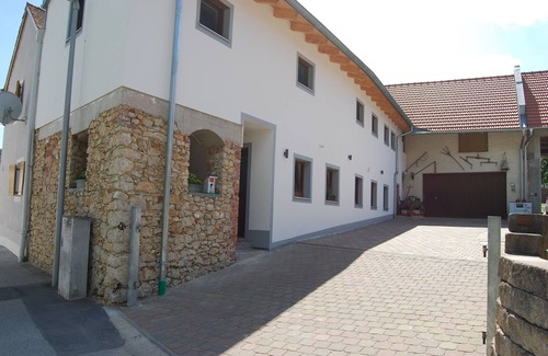 Saal an der Donau Apartment | Komfortable Ferienwohnung mit Drei Schlafzimmern