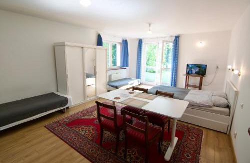 Milanowek House | Komfortowe przestronne pokoje z prywatnymi łazienkami blisko Warszawy i Suntago