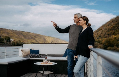 Mettlach Boat Rental | Komforturlaub im Hybrid-Hausboot auf der Saar