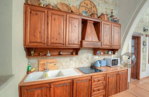 Lofou Villa | Komi Lofou House