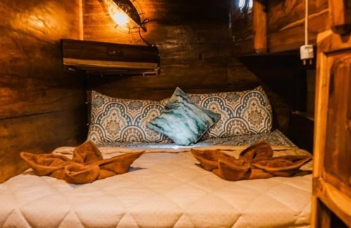 Labuan Bajo Boat Rental | Komodo Cruise Boat